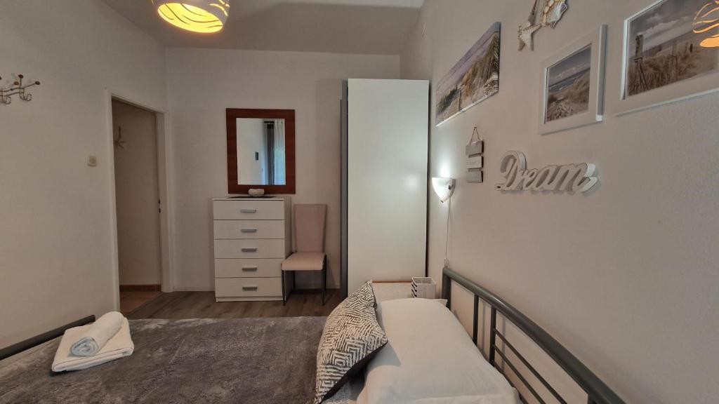 Apartments Godena 8