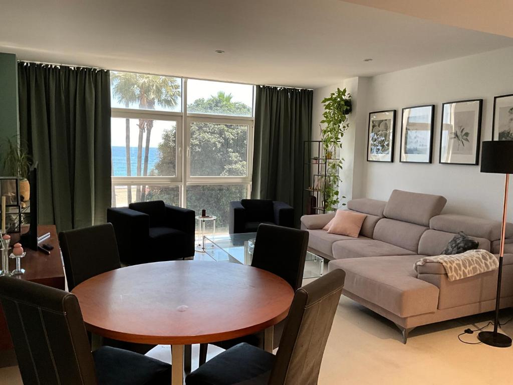 First Line Sea Apartment By Oliva