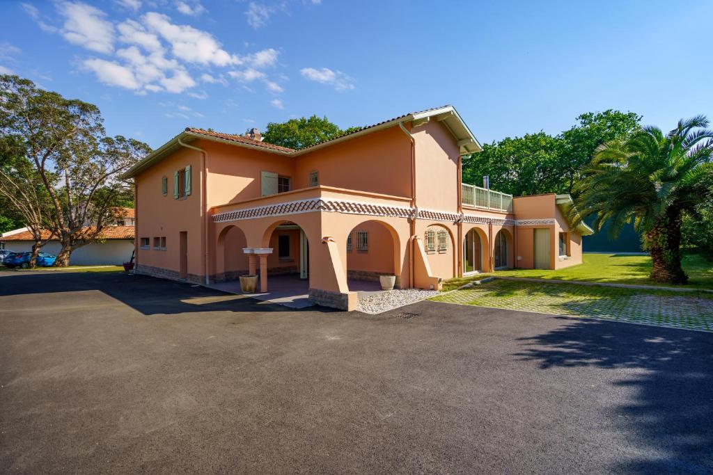 Villa familiale à Biarritz, Parc privé, Pelote Basque & Boulodrome 6