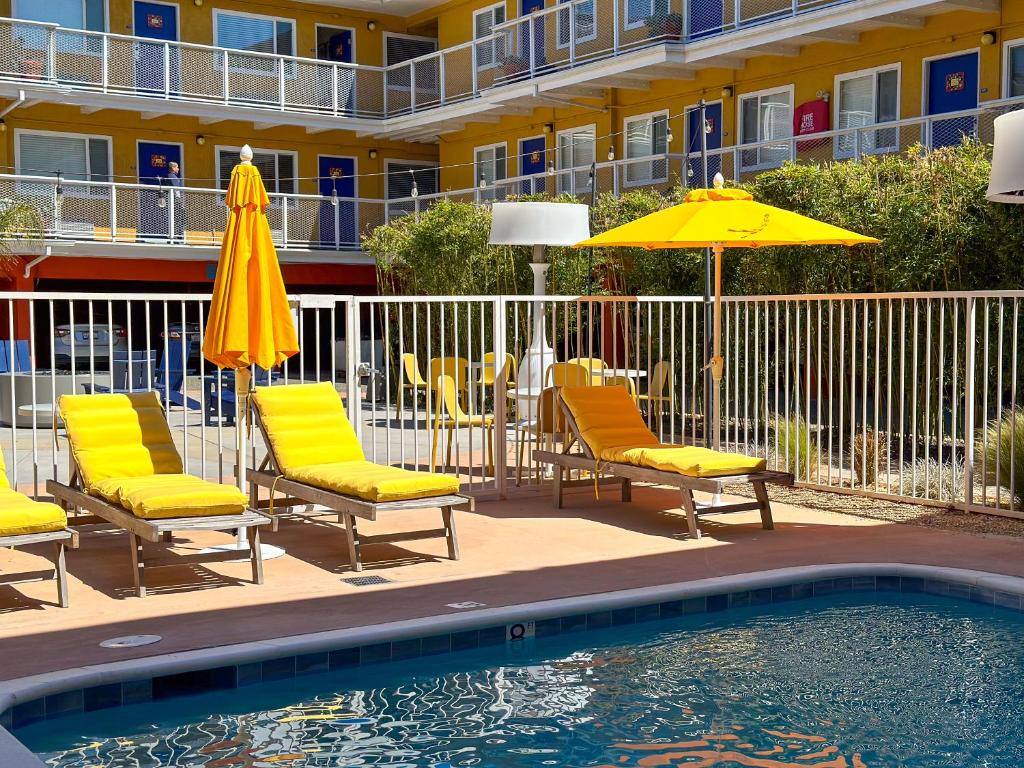 Hotel Del Sol Image