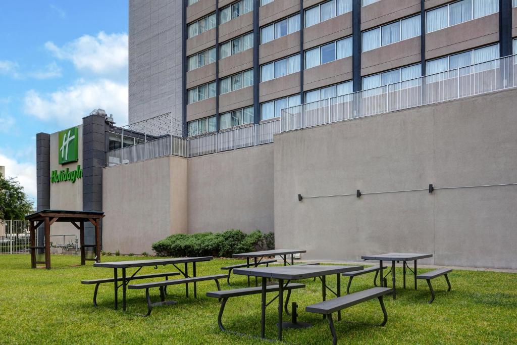 Holiday Inn Houston Downtown, an IHG Hotel Image