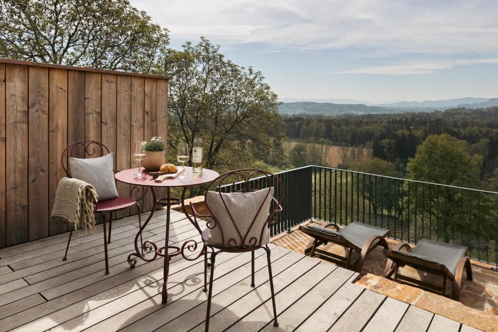 Am Wildbachberg - Luxus Ferienhäuser mit Infinitypool, Privatsauna und Weinkeller 5