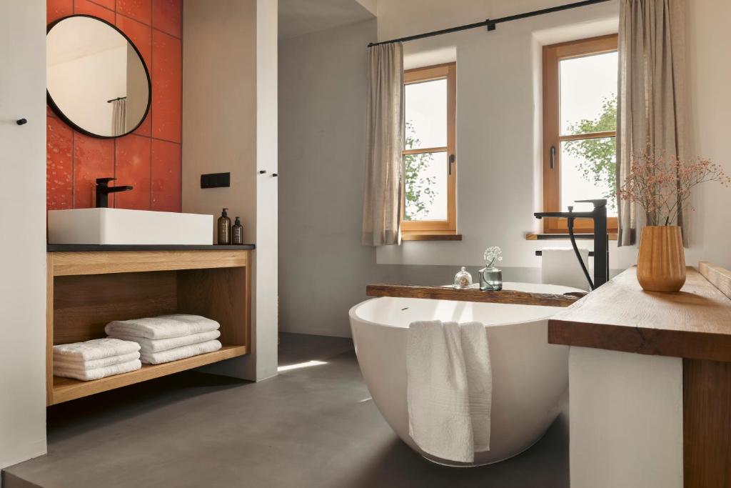 Am Wildbachberg - Luxus Ferienhäuser mit Infinitypool, Privatsauna und Weinkeller 8