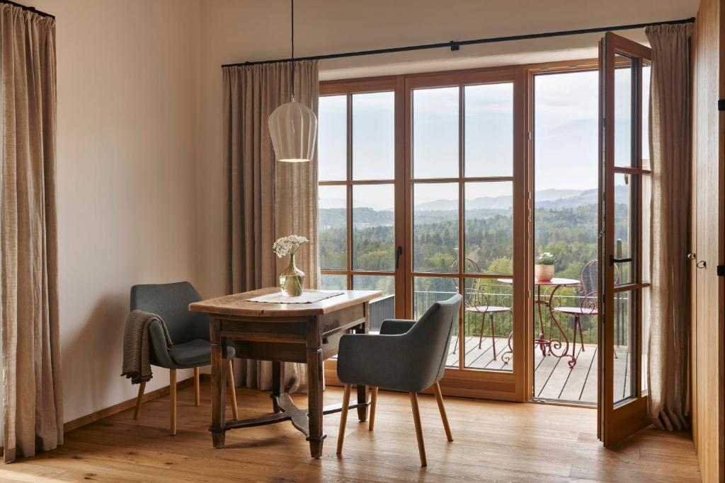 Am Wildbachberg - Luxus Ferienhäuser mit Infinitypool, Privatsauna und Weinkeller 5
