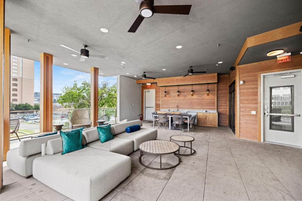 Placemakr Downtown Austin Image
