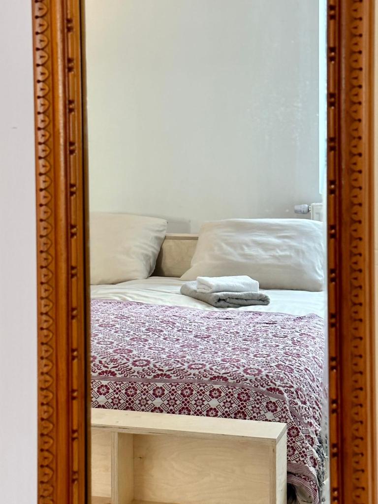 Stay in Artist’s Gallery 5