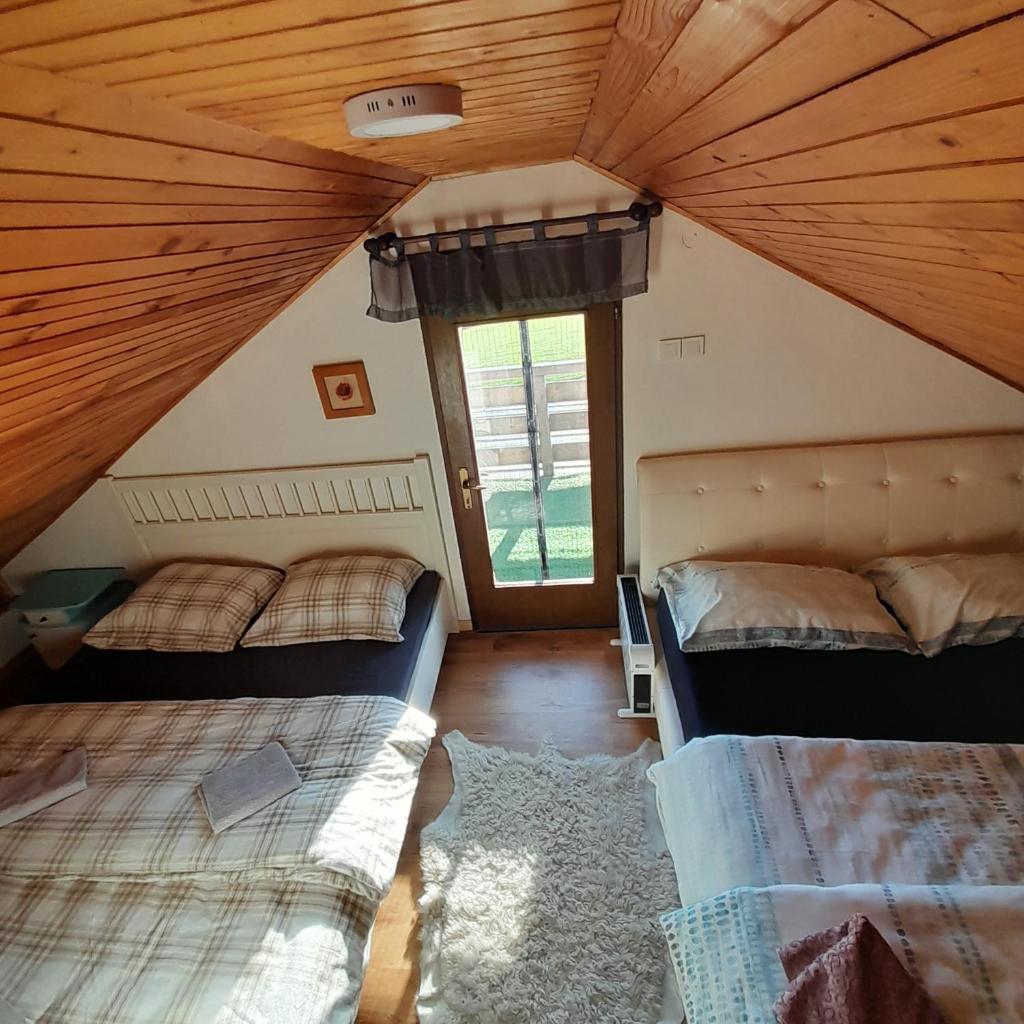 Počitniška hiška pri Lipi 2