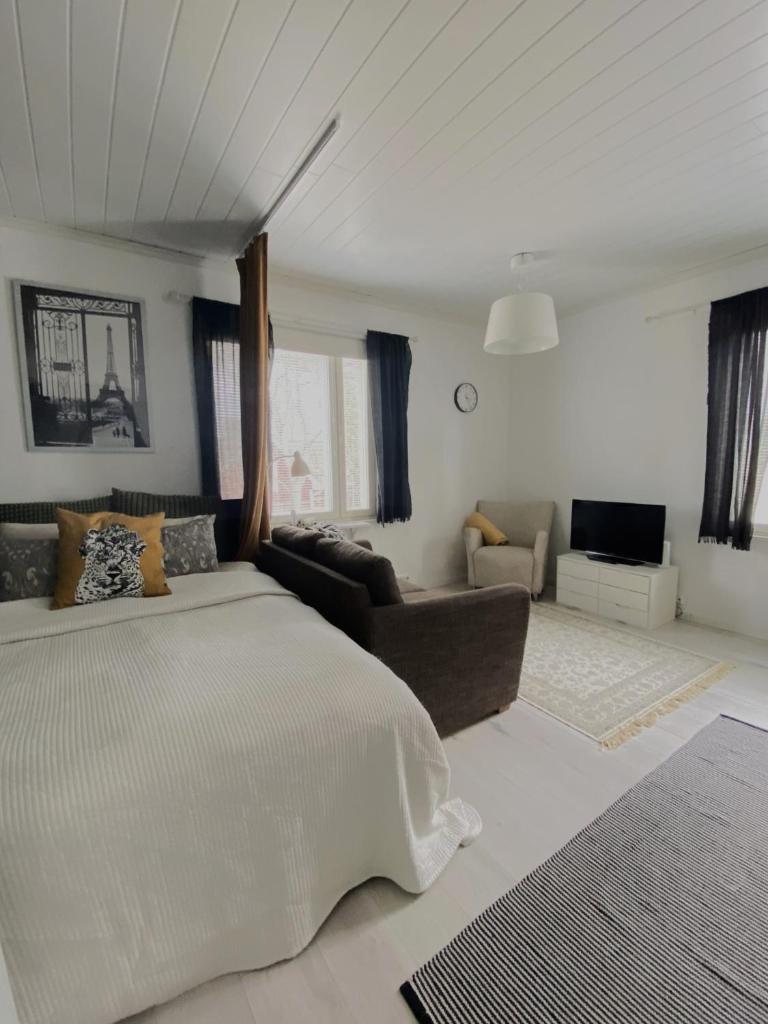 Unique wood house apartment, FREE PARKING 1