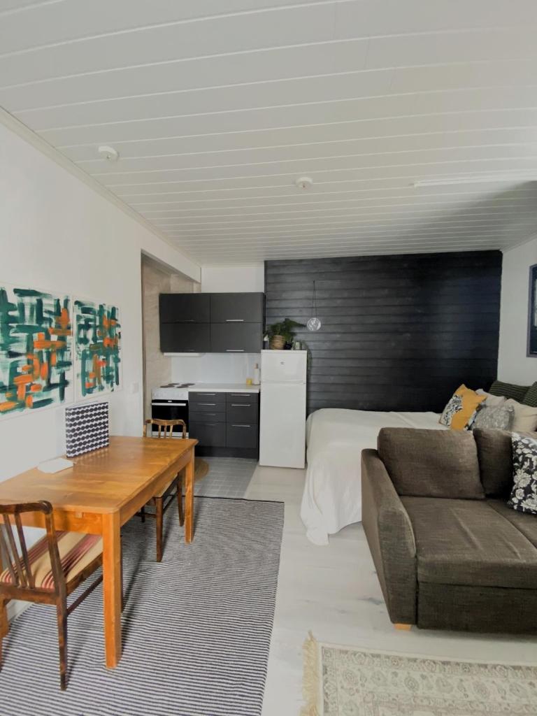 Unique wood house apartment, FREE PARKING 4