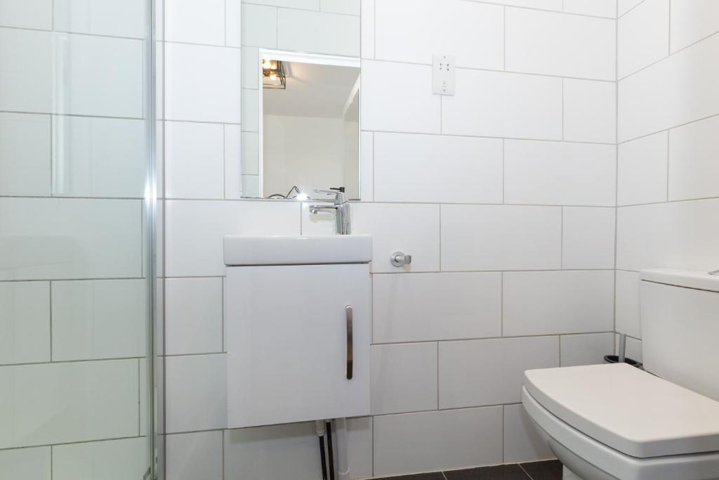 23A Wharton Road 7