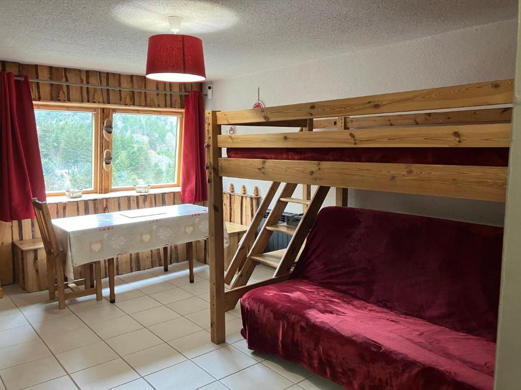 Photo de la galerie de l'établissement Appartement chalet Bellevue-pied de la montagne - Mont Dore, à Le Mont-Dore 16 autres photos