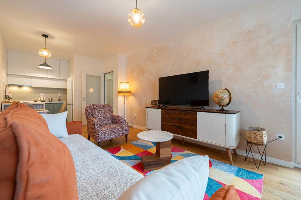 Geppetto Apartment 5