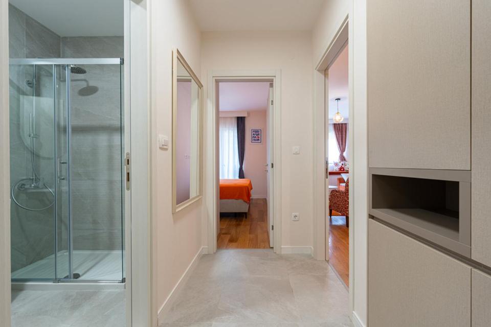 Geppetto Apartment 8