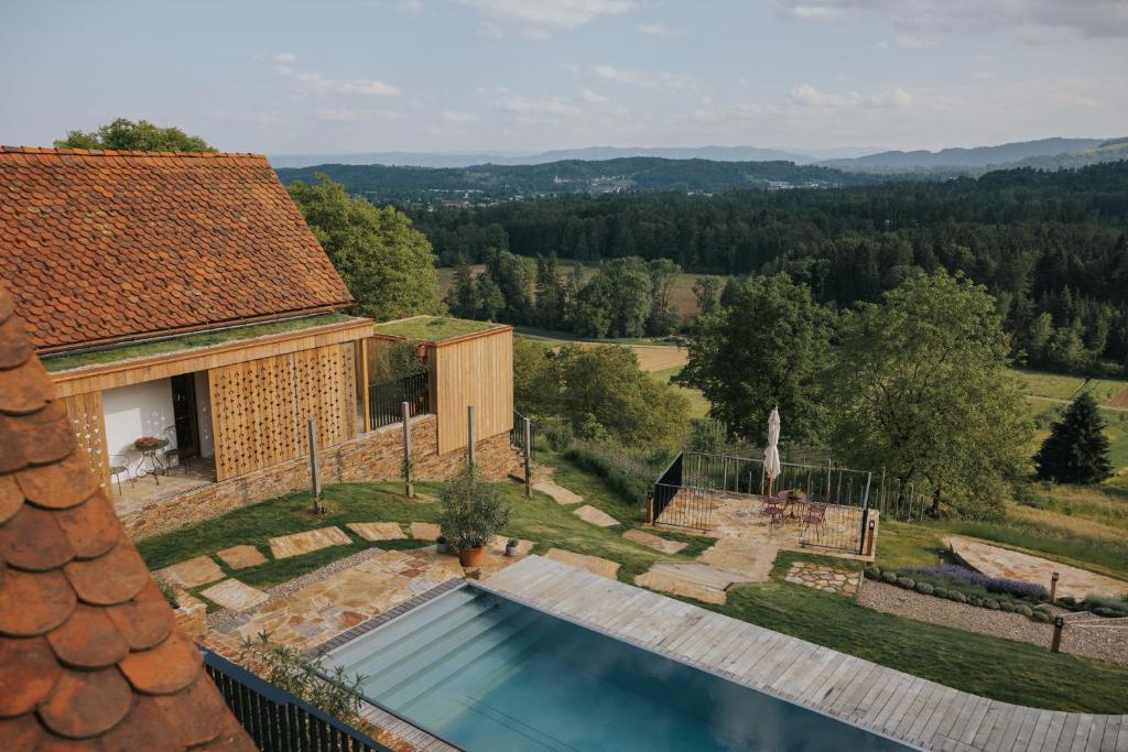 Am Wildbachberg - Luxus Ferienhäuser mit Infinitypool, Privatsauna und Weinkeller 1