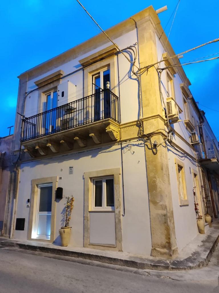 Kalsa’s House Noto 6