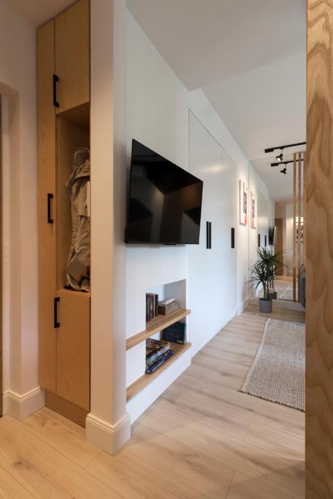 Modern, quiet penthouse with free parking 5