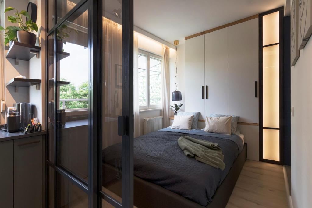 Modern, quiet penthouse with free parking 2