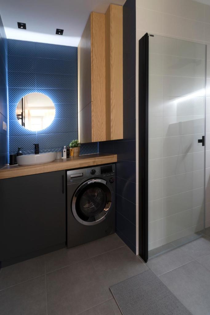 Modern, quiet penthouse with free parking 3