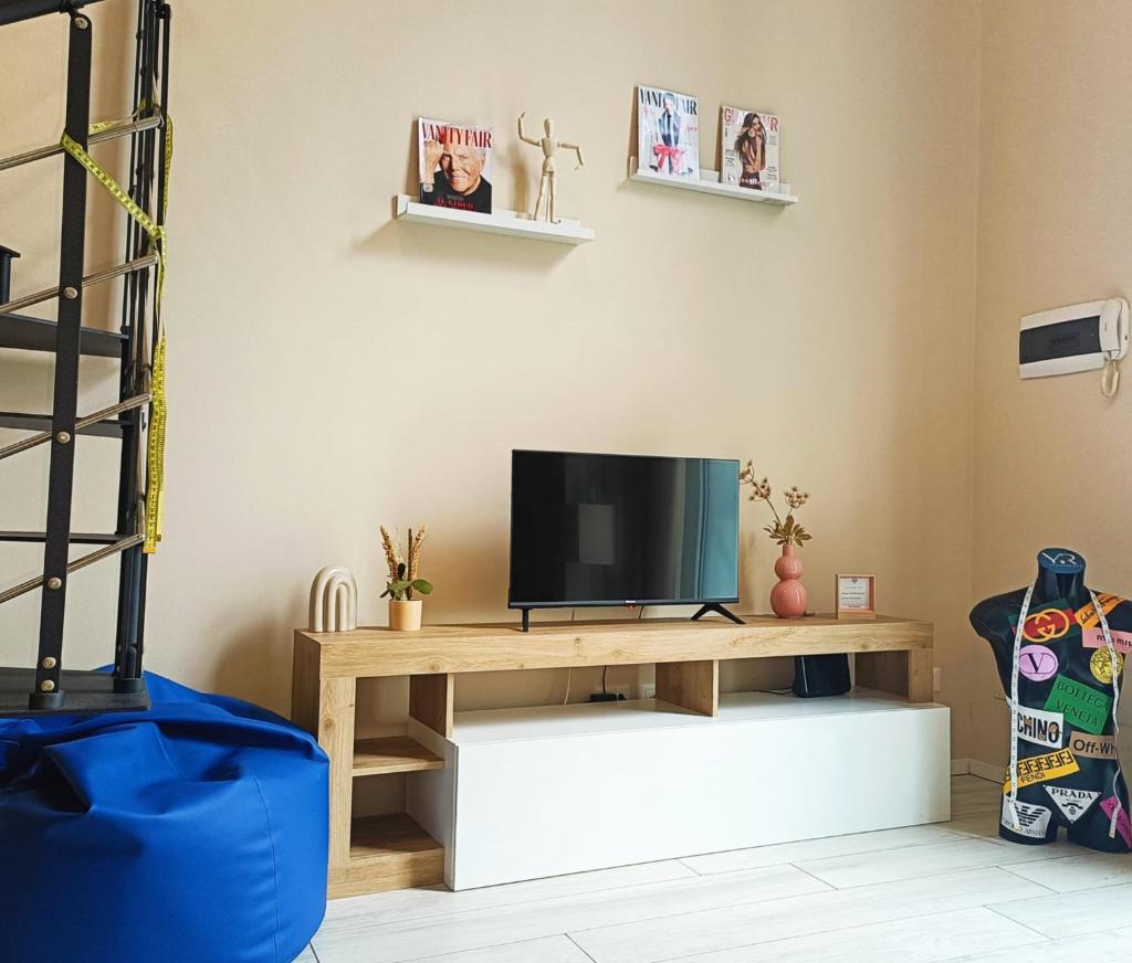 YR Apartments Bocconi- Modern Loft, 3 Min Walk to Duomo Tram 5