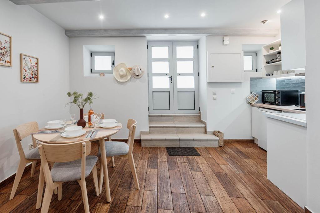Saint's Alley Suite 8
