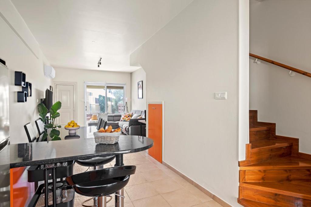 Orange Bliss Townhouse by Nomads 4