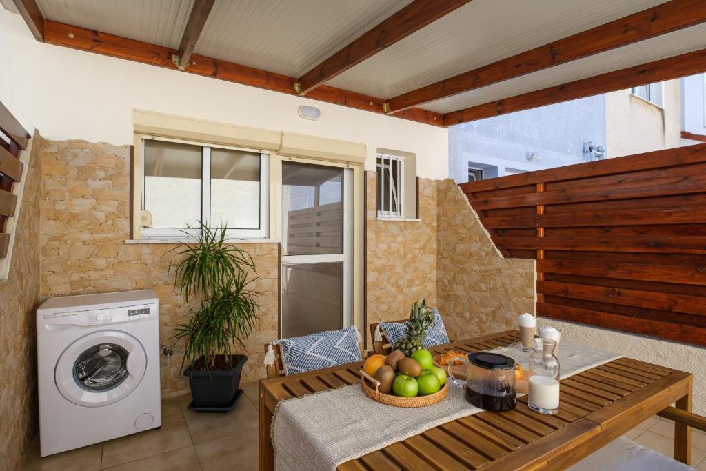 Orange Bliss Townhouse by Nomads 5