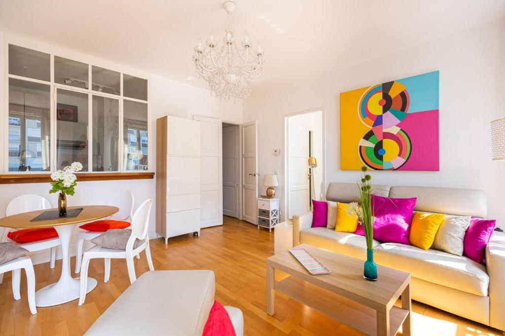 GuestReady - Bright Apt in city centre w/ Parking 6