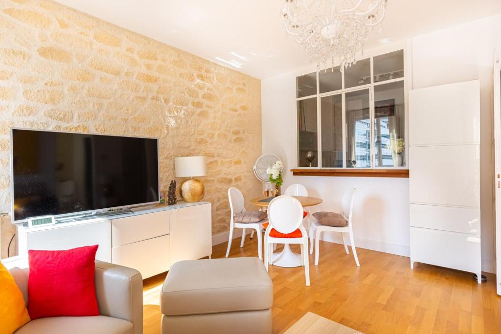 GuestReady - Bright Apt in city centre w/ Parking 8