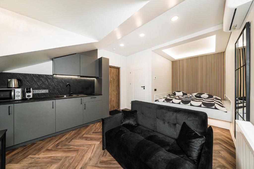 Riverra House - Studio Panorama View 5
