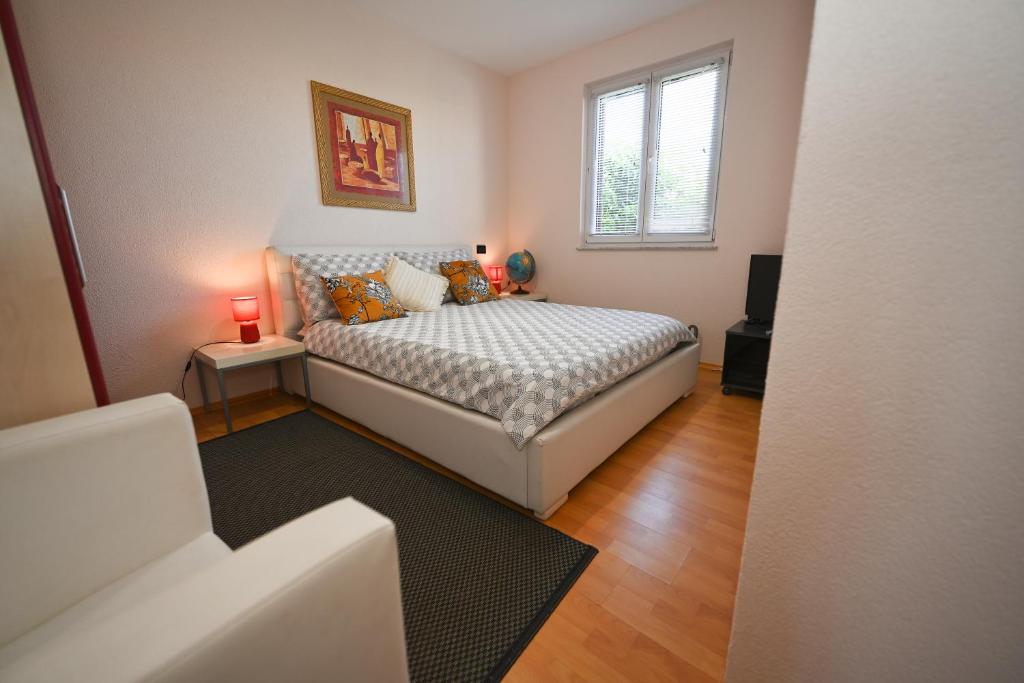 Apartment House Isabel 2