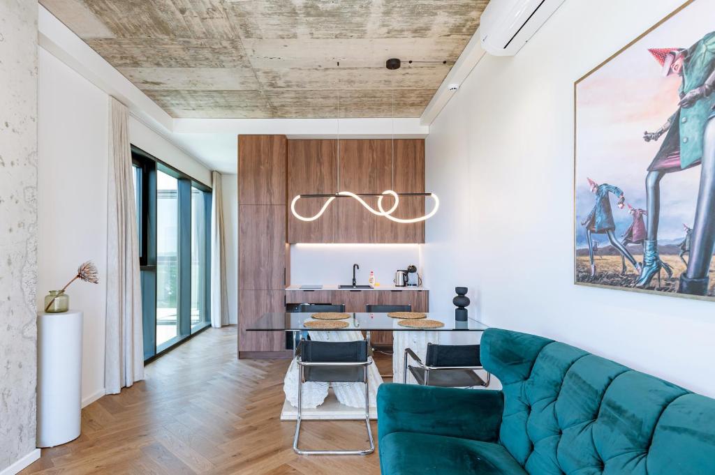 Panoramic View 1 BD Apartment by Domvia 4