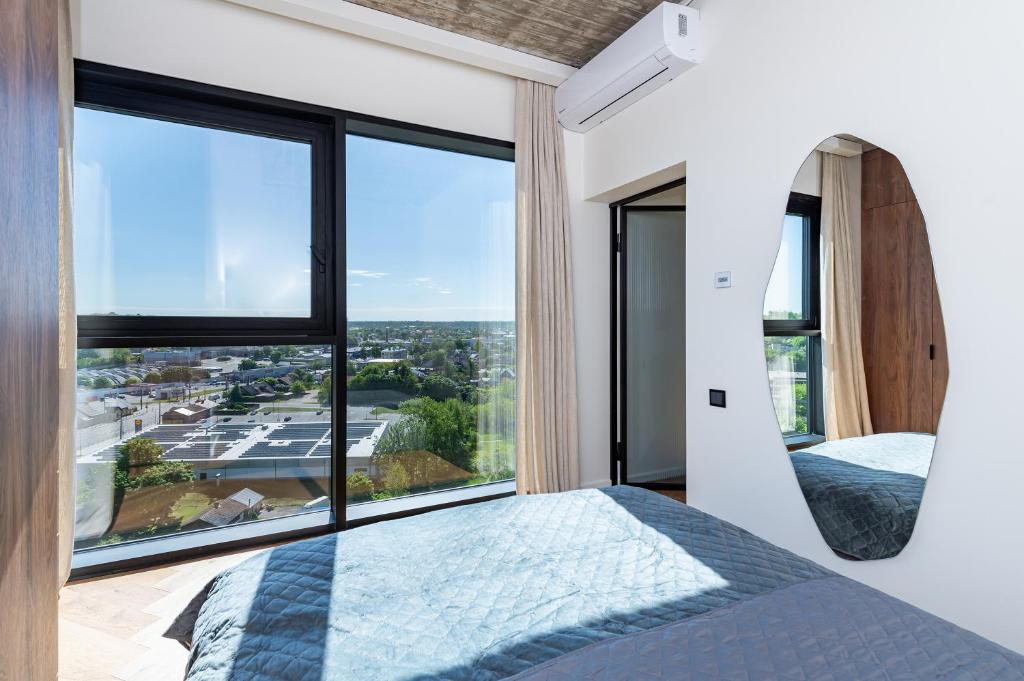 Panoramic View 1 BD Apartment by Domvia 2
