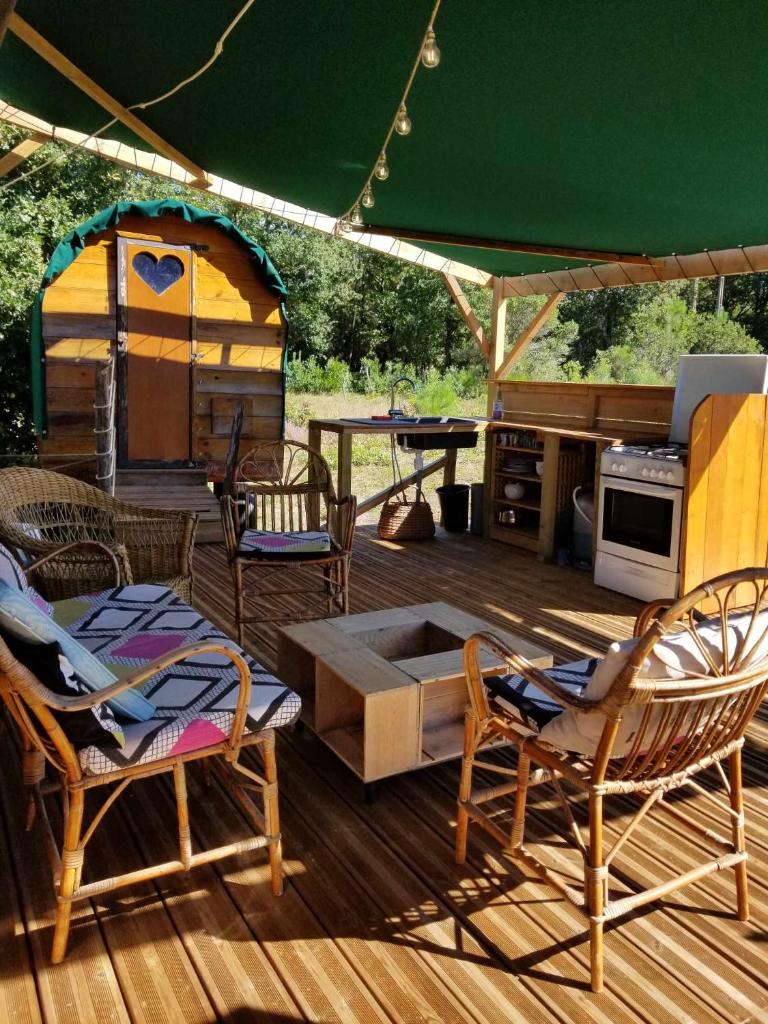 Photo de la galerie de l'établissement La Tiny-house et la roulotte des sables, à Le Porge