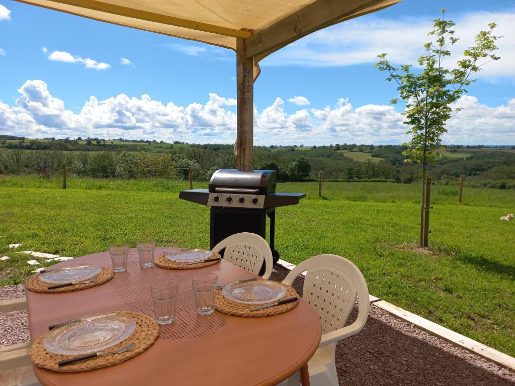 Photo de la galerie de l'établissement Tipi du petit villers, à Le Brethon 4 autres photos