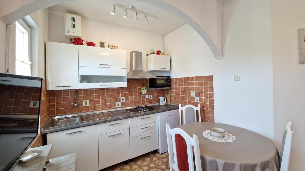 Apartments Godena 5