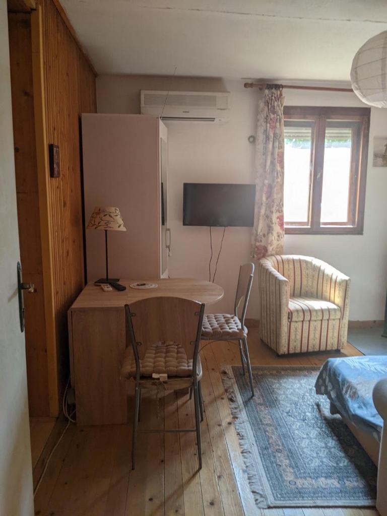 Charming Vacation House 6