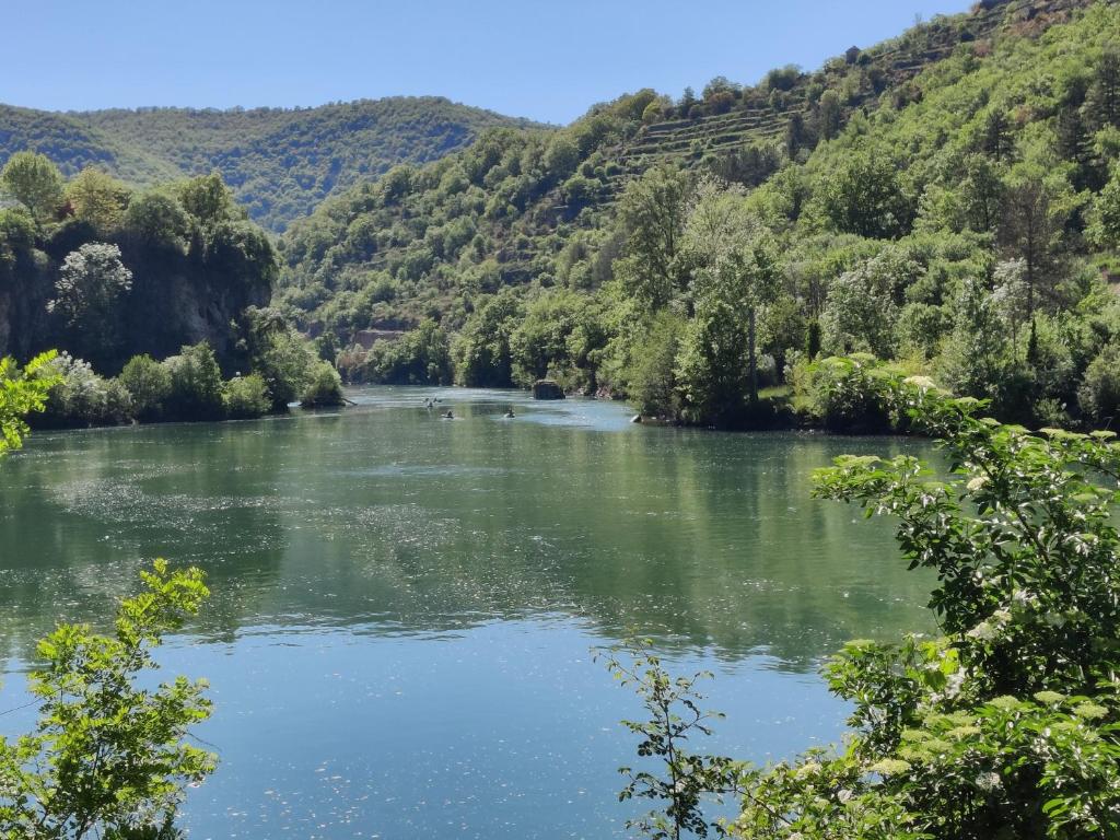 Photo de la galerie de l'établissement Camping Cascade Aveyron, à Saint-Rome-de-Tarn