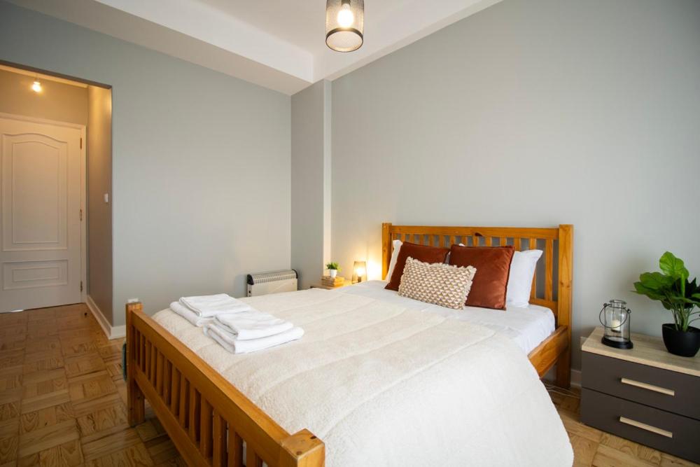 Sunny 4 Bedroom Apartment - with View 6