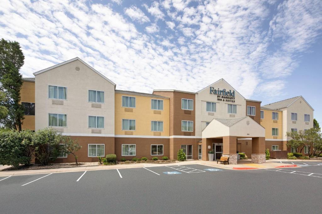Fairfield Inn & Suites Austin University Area Image