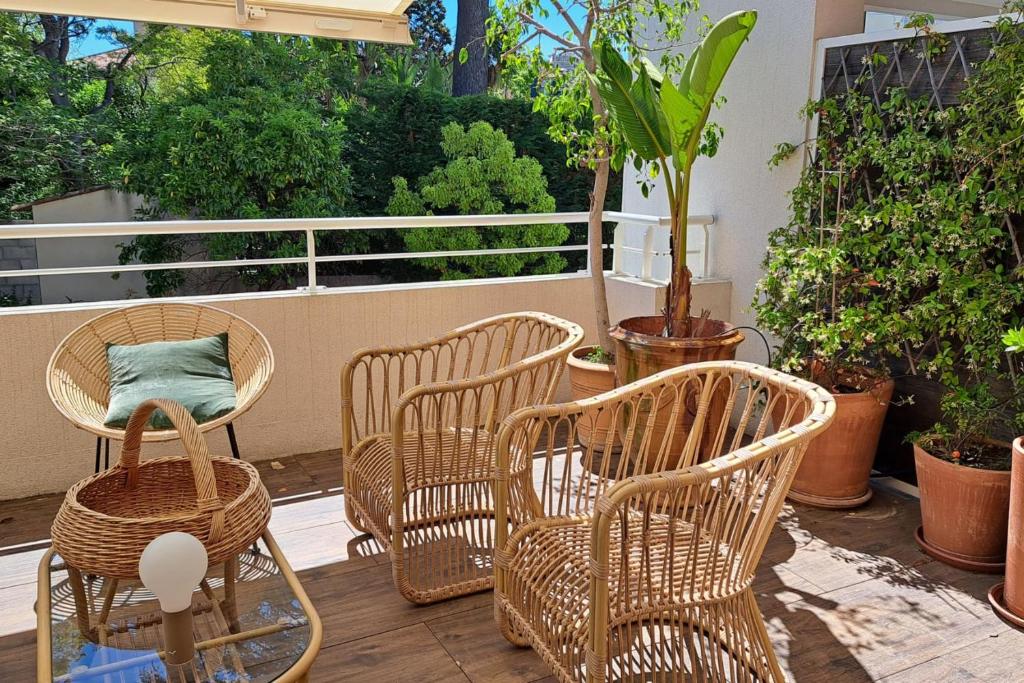 Bright and Stylish in City Center 2 Bedrooms 1