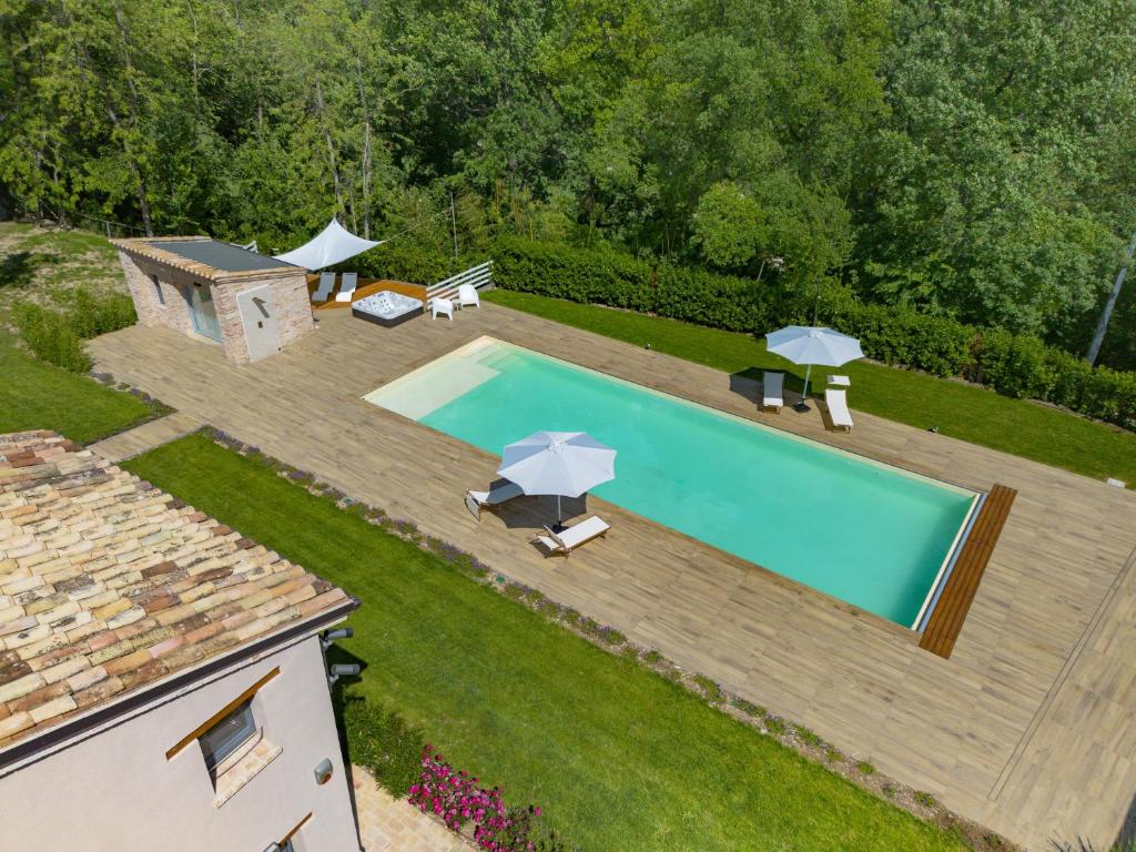 Photo de la galerie de l'établissement Villa Torre Anna - Jacuzzi - Pool - Garden, à Urbisaglia