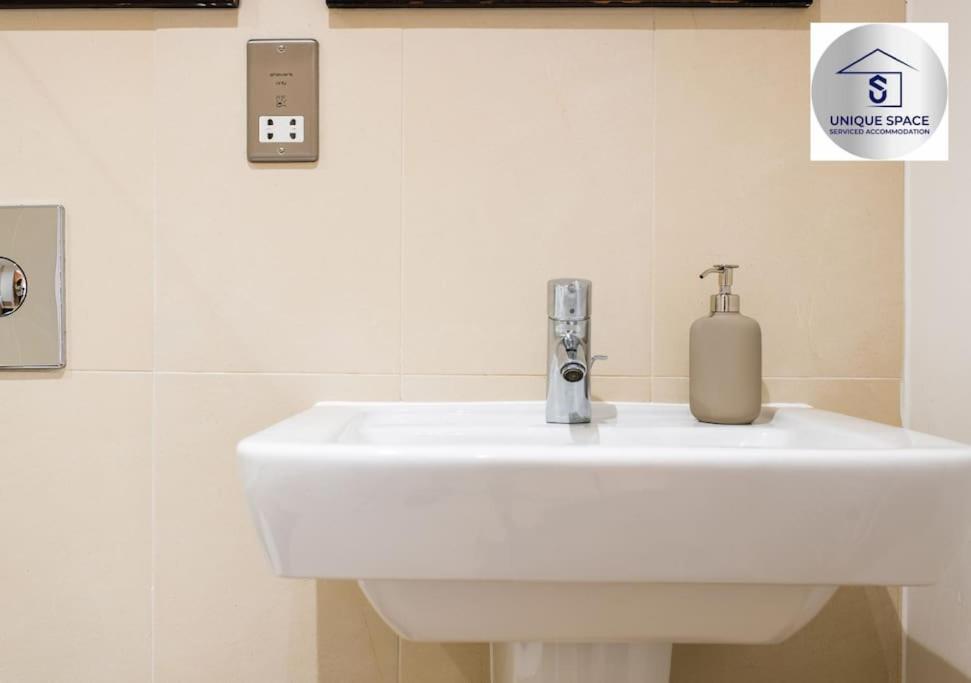 ✪Leisure Stay✪Relocation or Business stay✪1bed - FREE SECURE PARKING SPACE 3