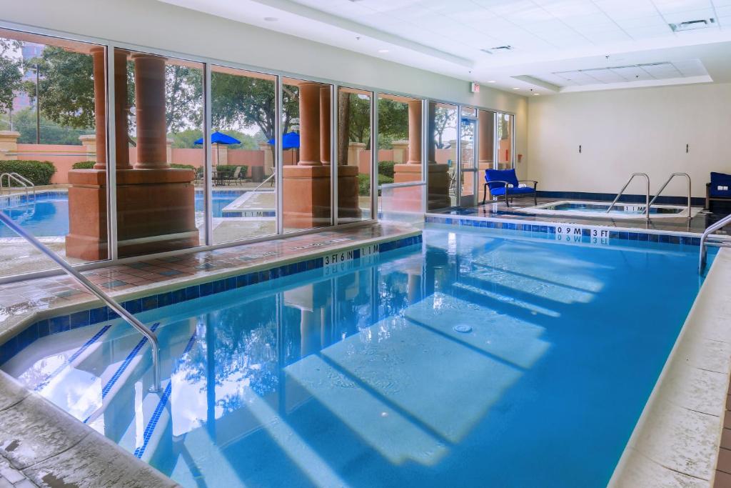 Sheraton Suites Market Center Dallas Image