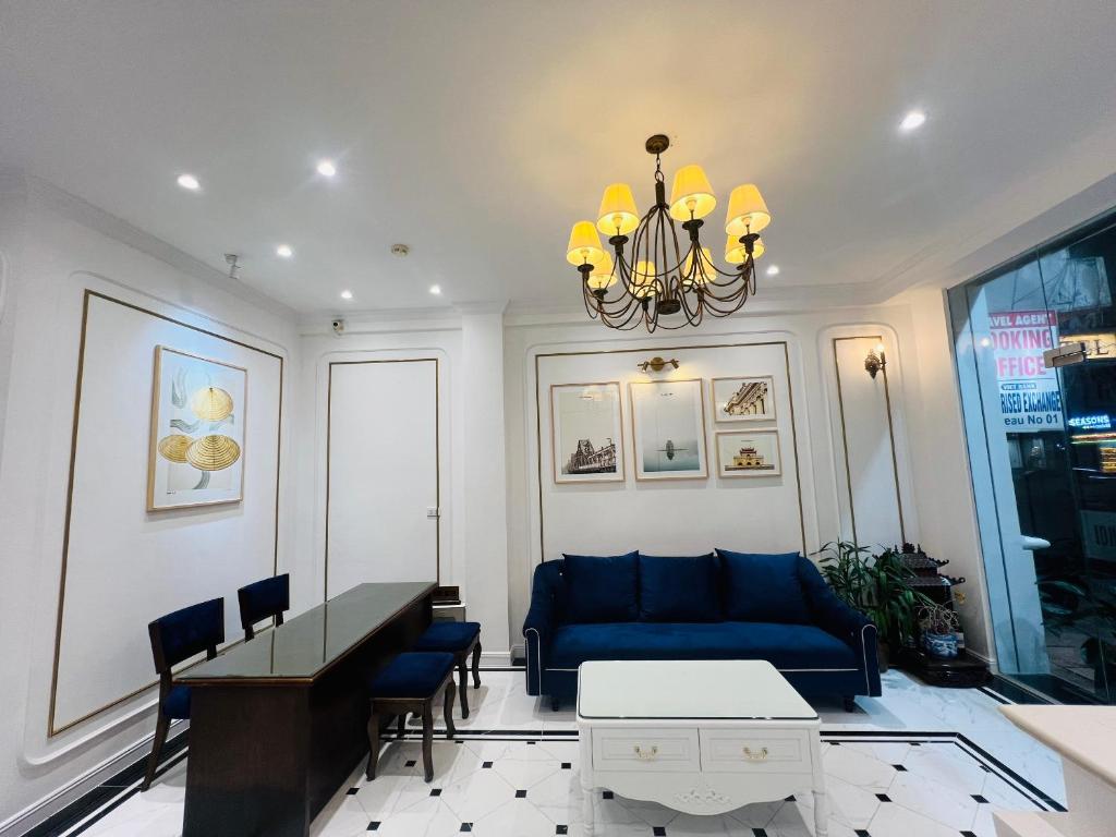 Hanoi Golden Moon Hotel & Travel