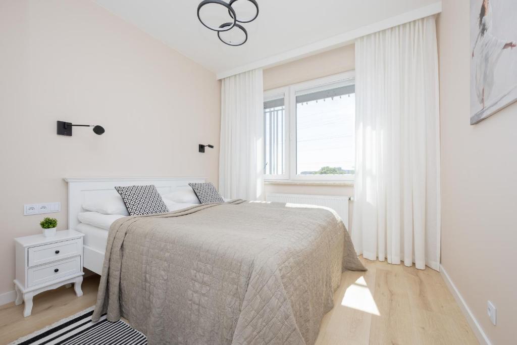 Stacja Wola Nowoczesny Apartament z Balkonem i Parkingiem Warszawa by Noclegi Renters 2