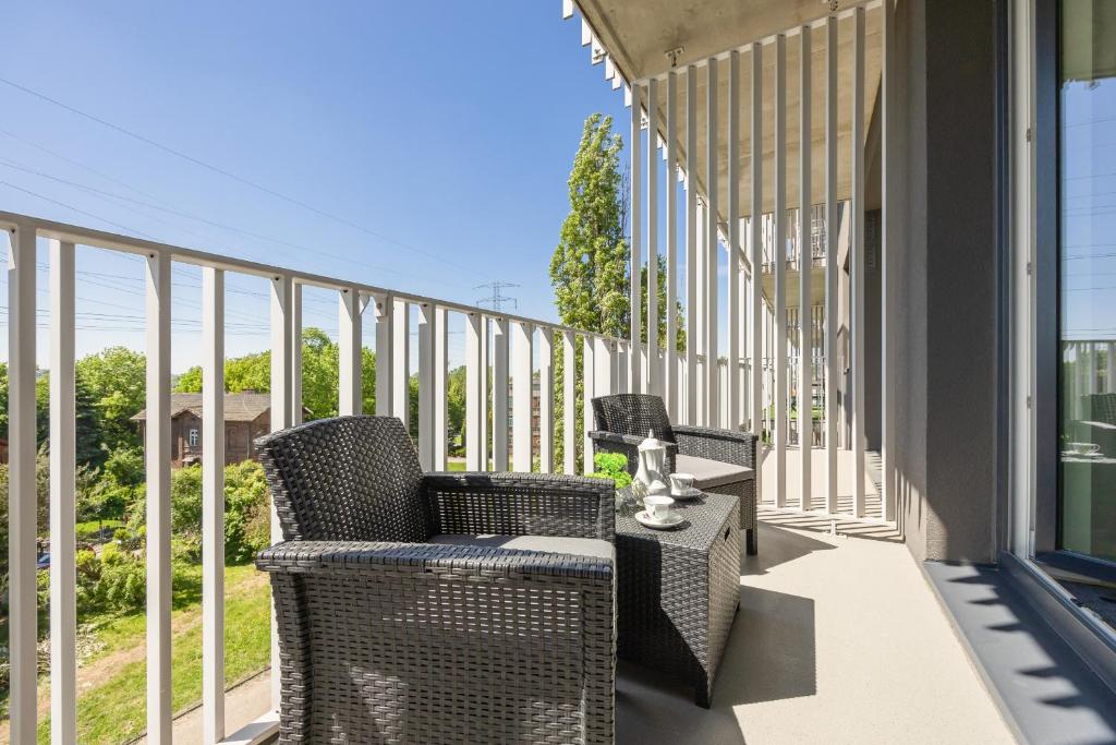 Stacja Wola Nowoczesny Apartament z Balkonem i Parkingiem Warszawa by Noclegi Renters 4