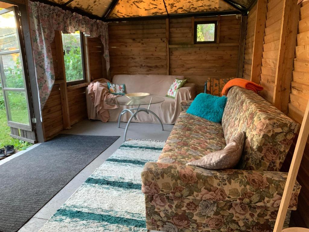 SUMMERHOUSe 2