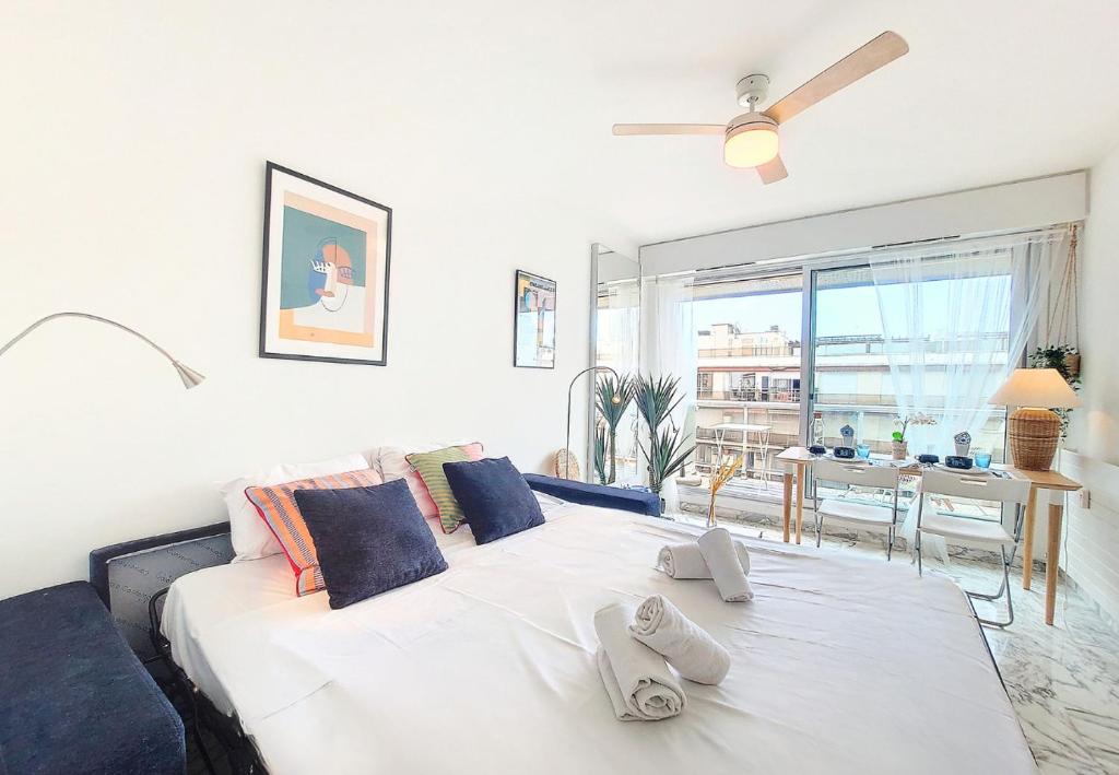 Nestor&Jeeves - LIFESTYLE - Terrace and sea view 2