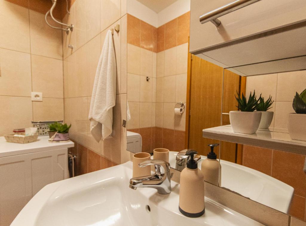 Spacious sea view apartment near Marjan & Beach 3