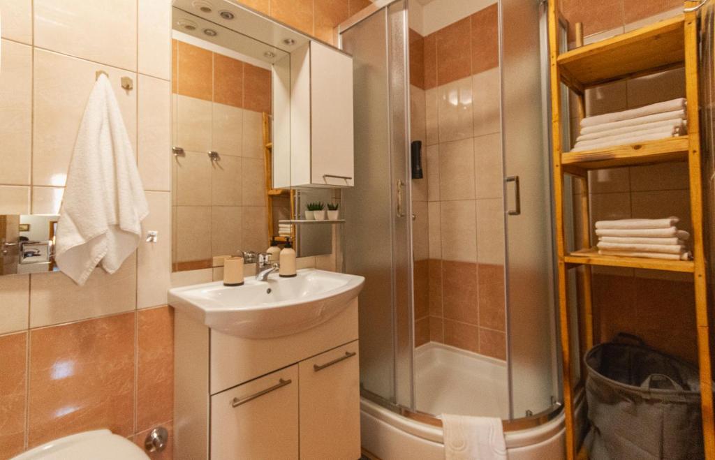 Spacious sea view apartment near Marjan & Beach 8